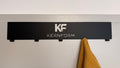 Kernform Achat – Türgarderobe aus Edelstahl