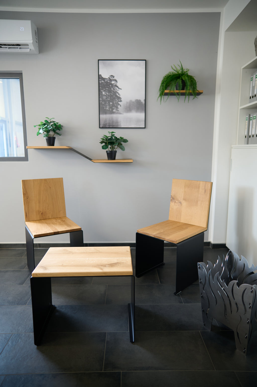 Kernform Granit – Sitzgruppe aus Eiche & Aluminium