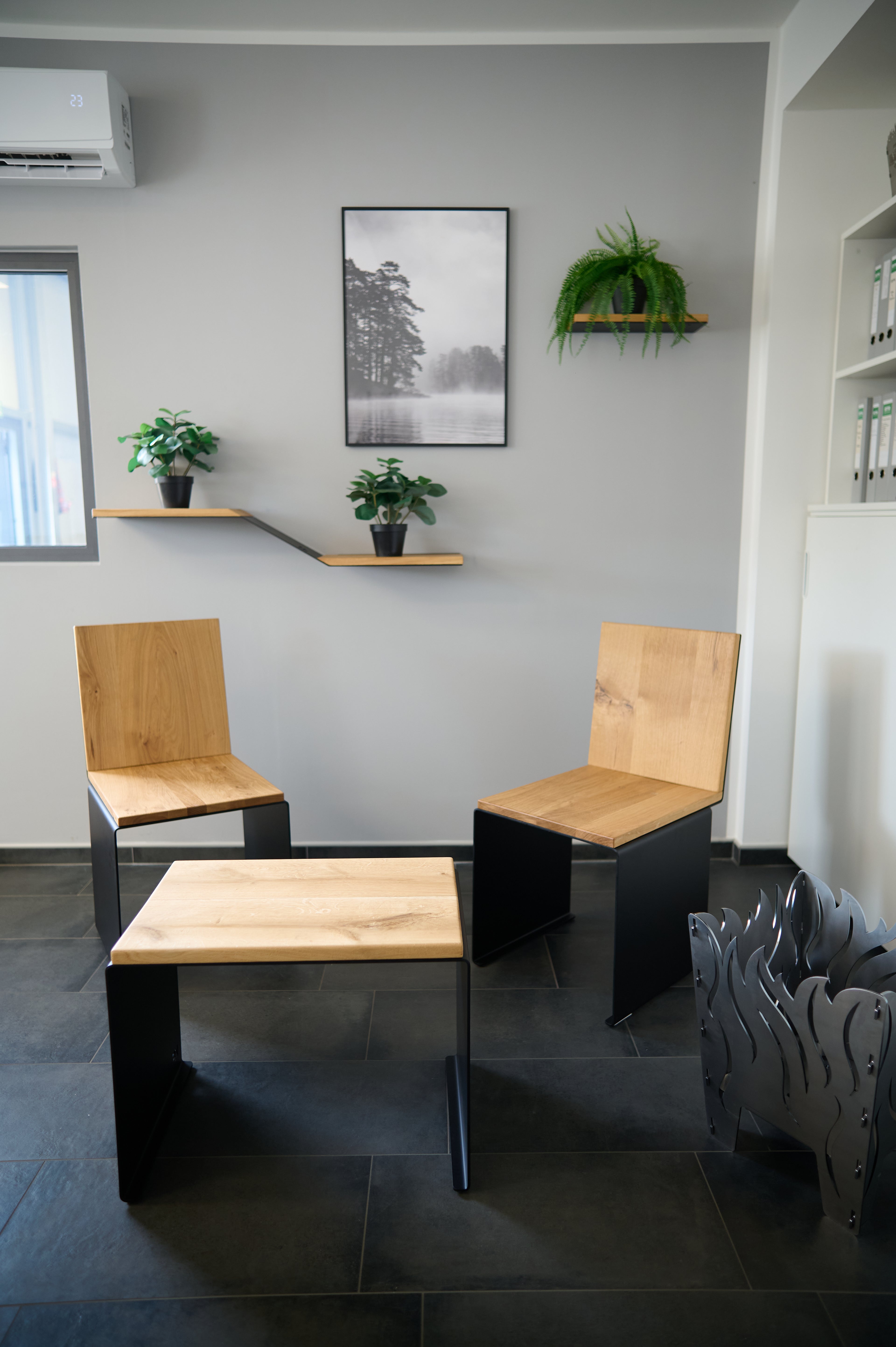 Kernform Granit – Sitzgruppe aus Eiche & Aluminium