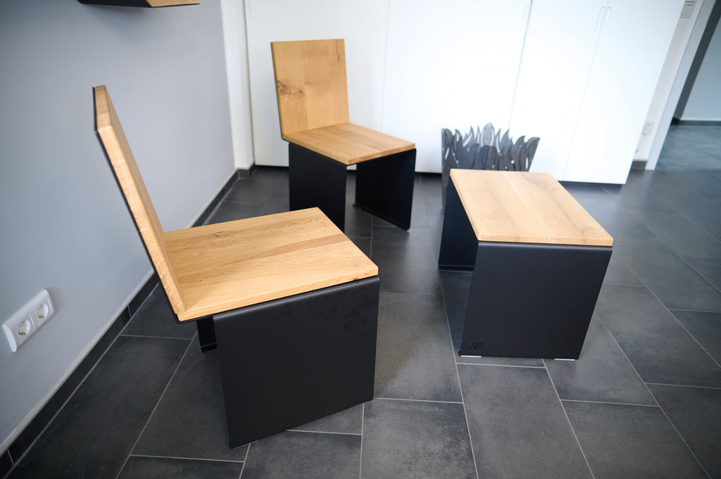 Kernform Granit – Sitzgruppe aus Eiche & Aluminium