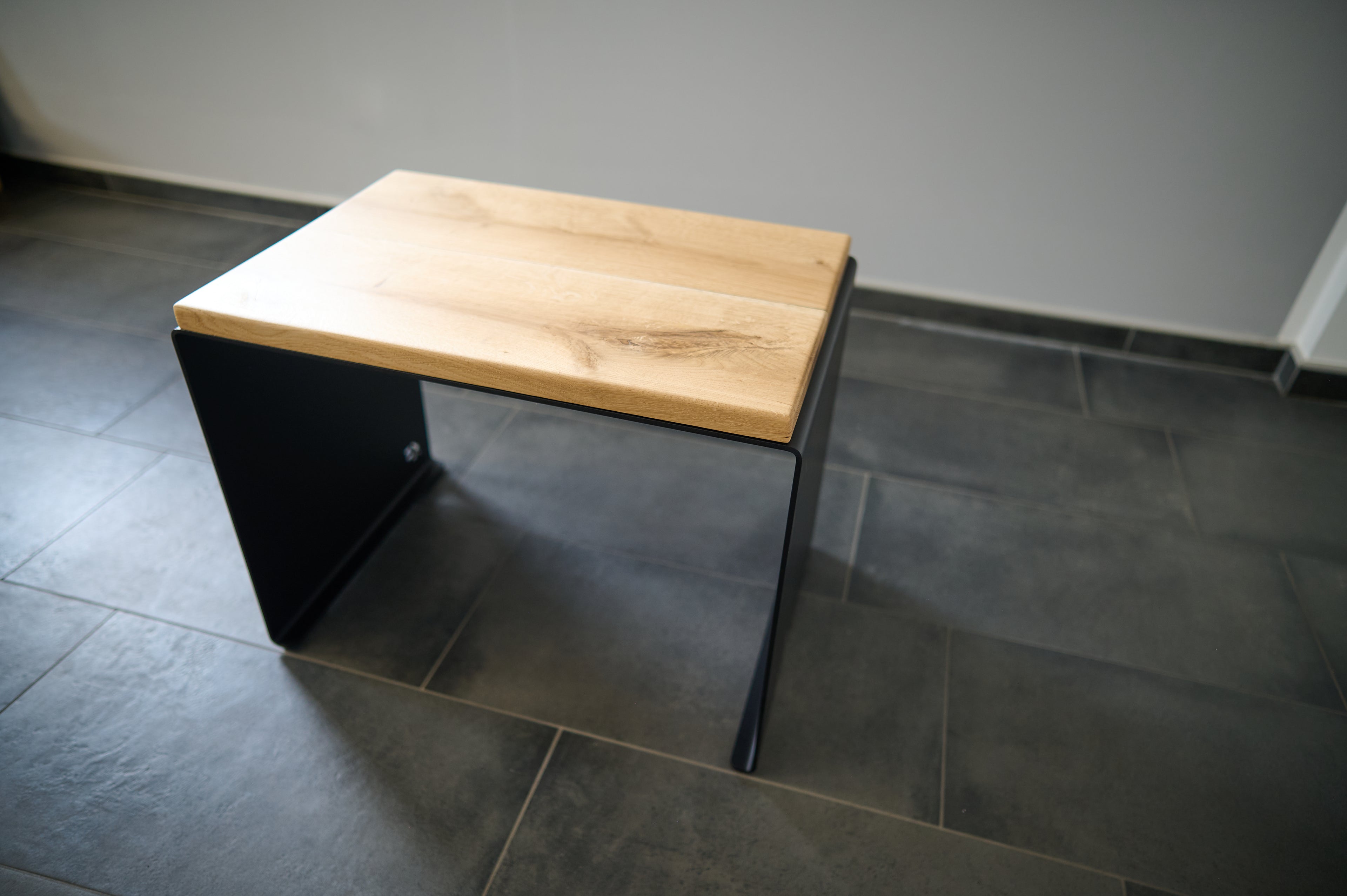 Kernform Fjell – Tisch aus Eiche & Aluminium
