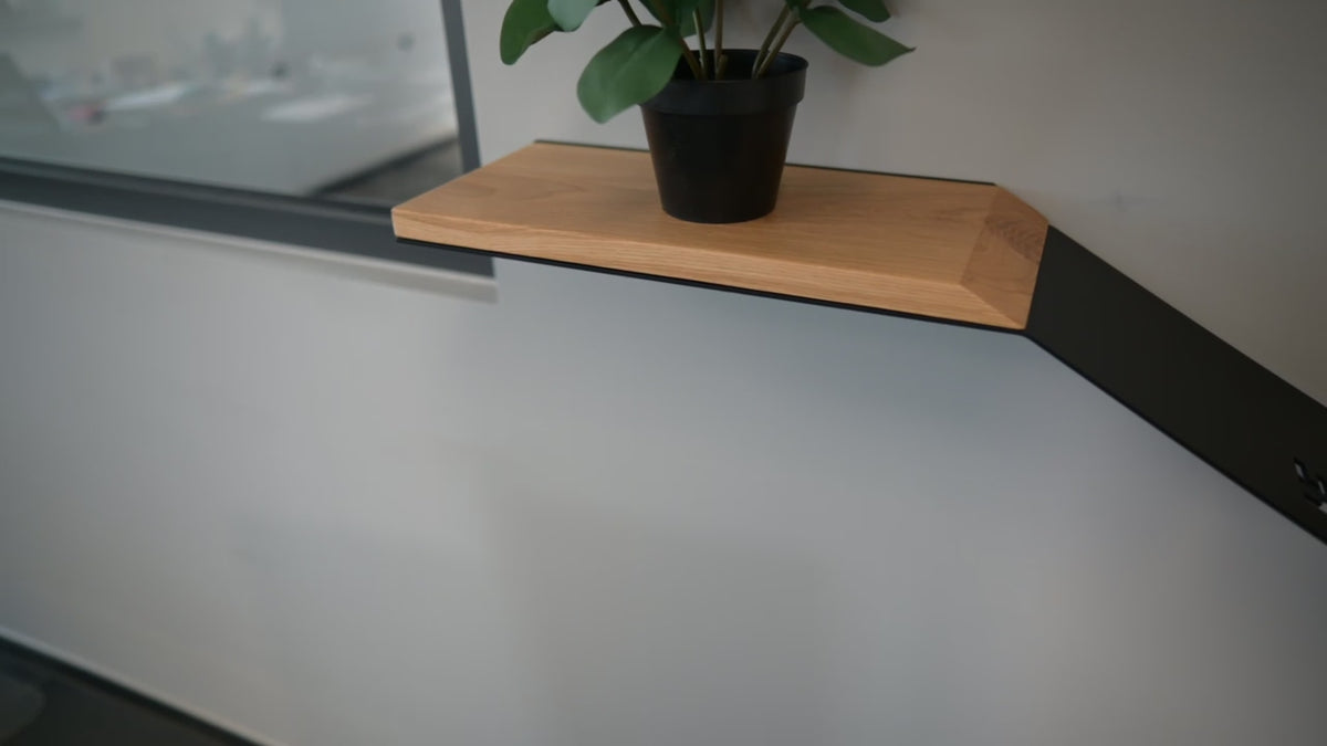 Kernform Fjordoak – Wandregal aus Eiche & Aluminium
