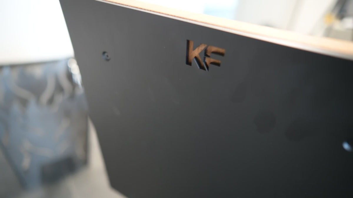 Kernform Slate – Stuhl aus Eiche & Aluminium
