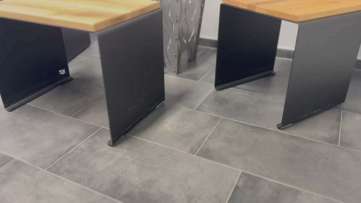Kernform Granit – Sitzgruppe aus Eiche & Aluminium